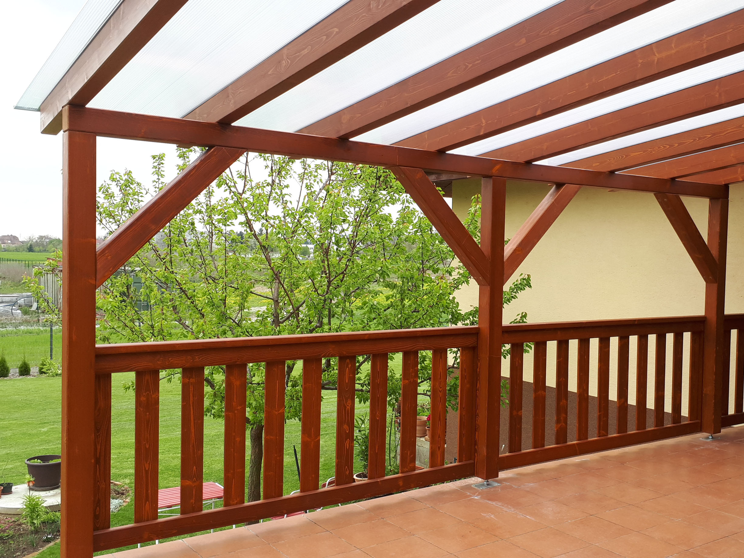 pergola_so_zabradlim_belusa_1_stolinex-1.jpg